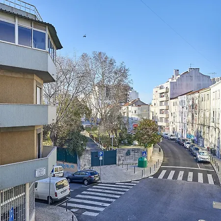 Discovery Areeiro Apartment